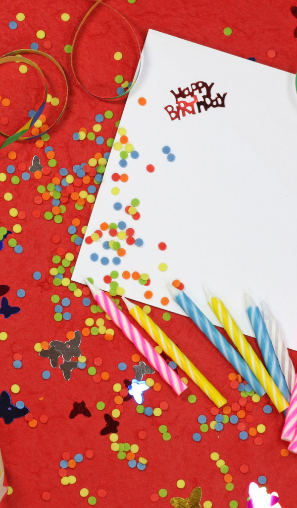 Конверт с поздравительной открыткой на день рождения