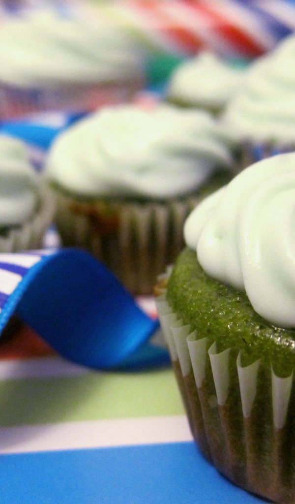 Зелёный кекс на день рождения