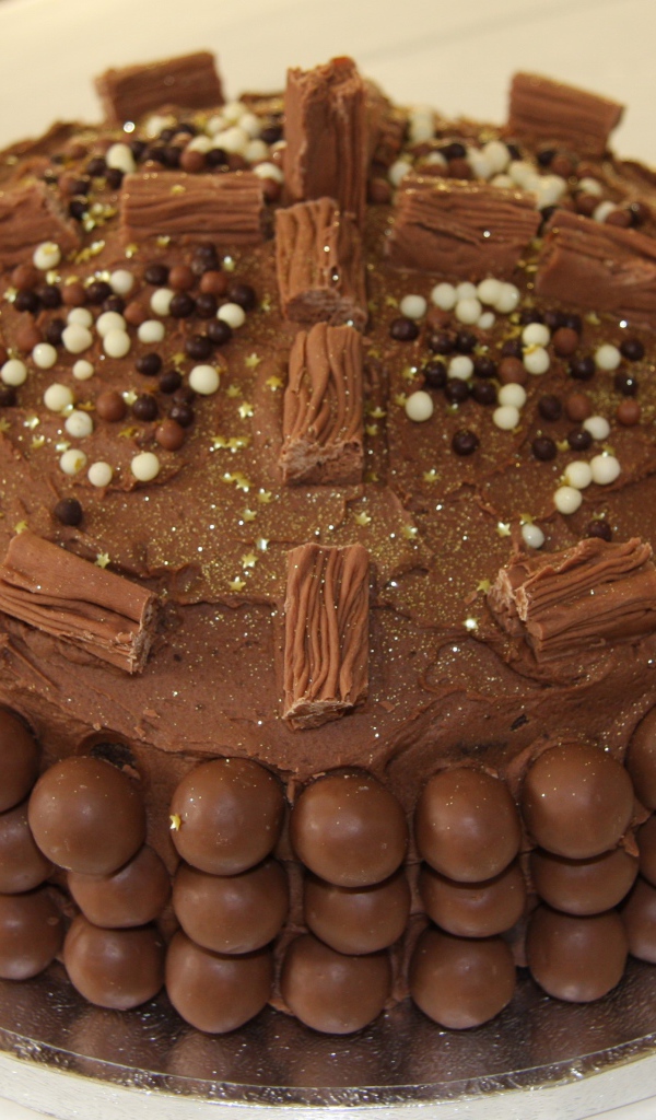 Интересный шоколадный торт на день рождения