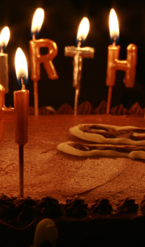 Вкусный торт со свечами