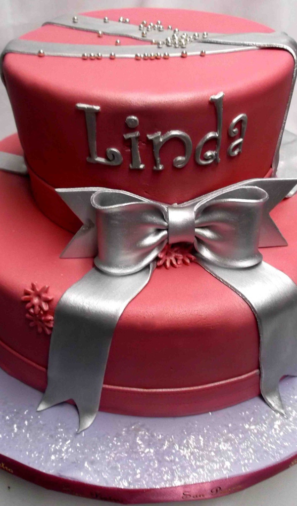 Розовый и серебристый торт на день рождения