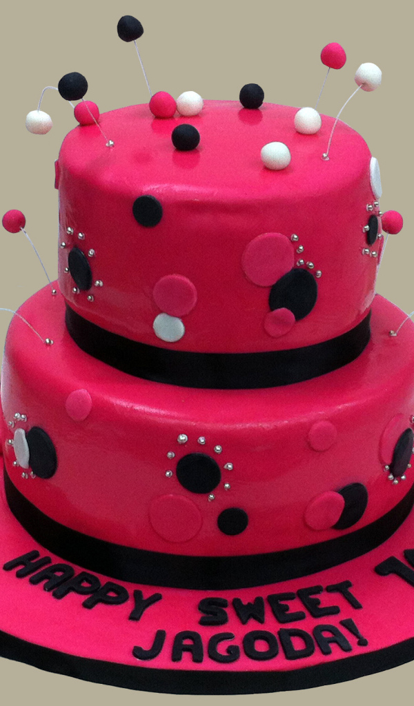 Розовый торт на день рождения