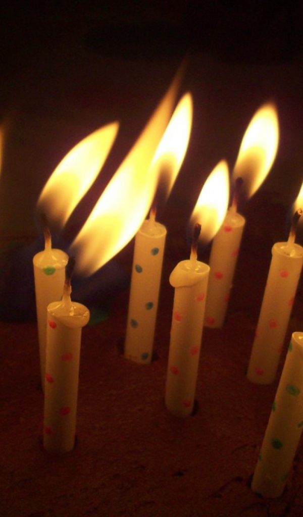 Пламя свечей на день рождения
