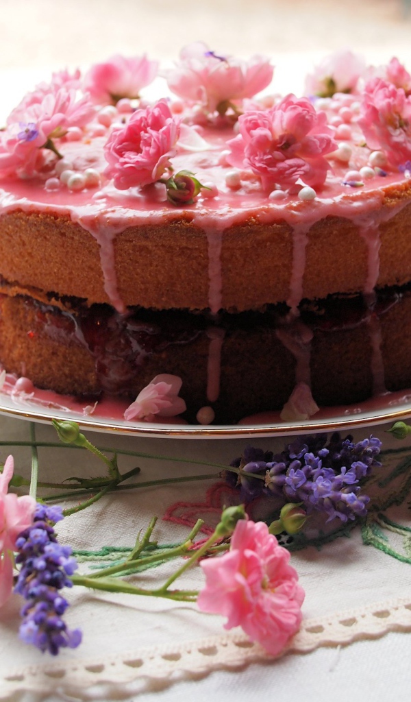 Большой торт ко дню рождения