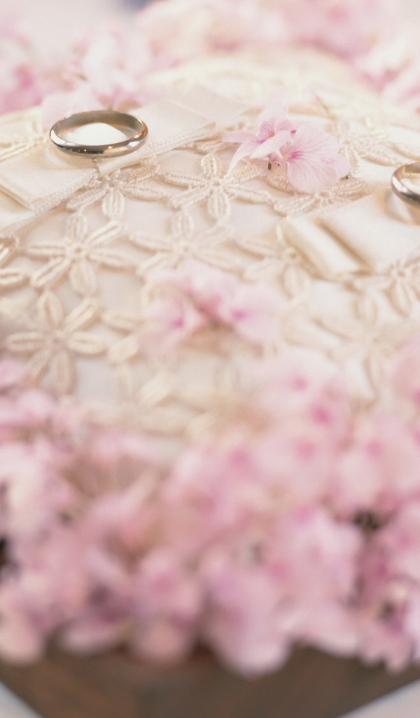 Подушка с кольцами на свадьбу