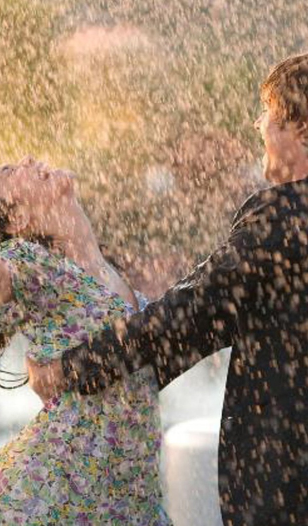 Влюбленные под дождём