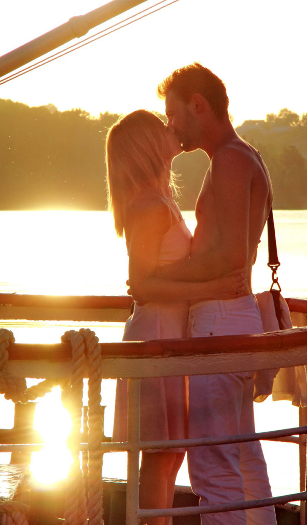 Поцелуй на закате