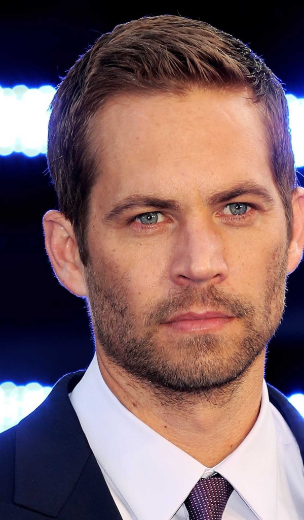 Актер Пол Уокер крупным планом