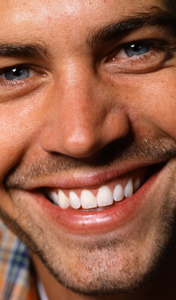 Известный актер из фильма Форсаж Пол Уокер 