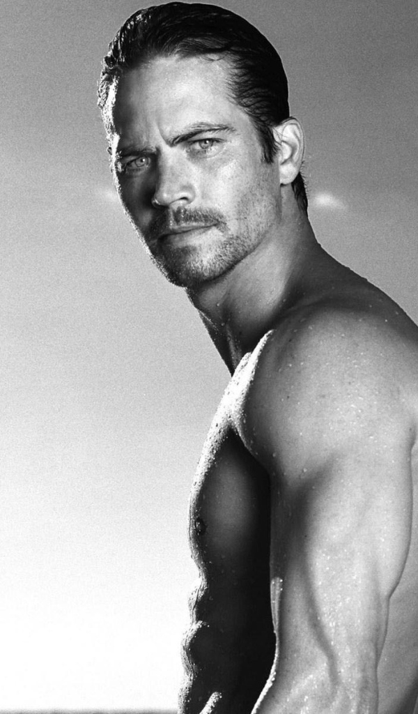 Пол Уокер на пляже