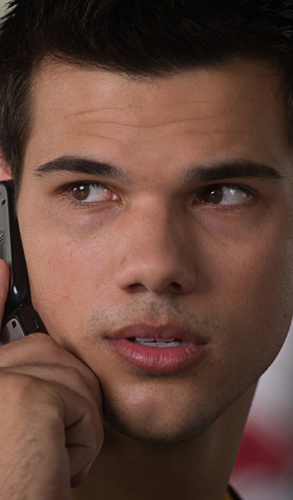 Фильм Похищение актер Тейлор Лотнер