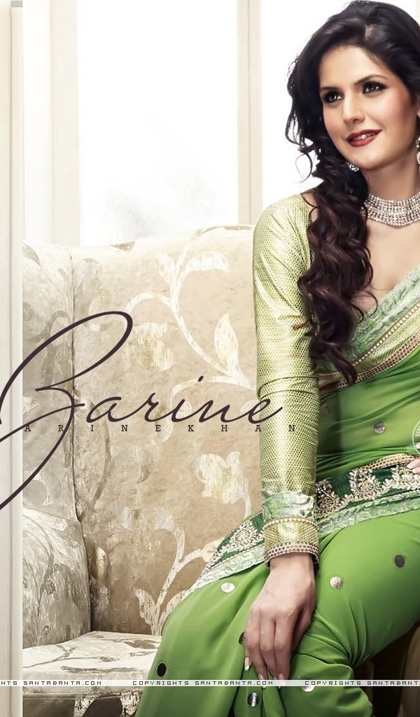 Актриса Зарине Кхан