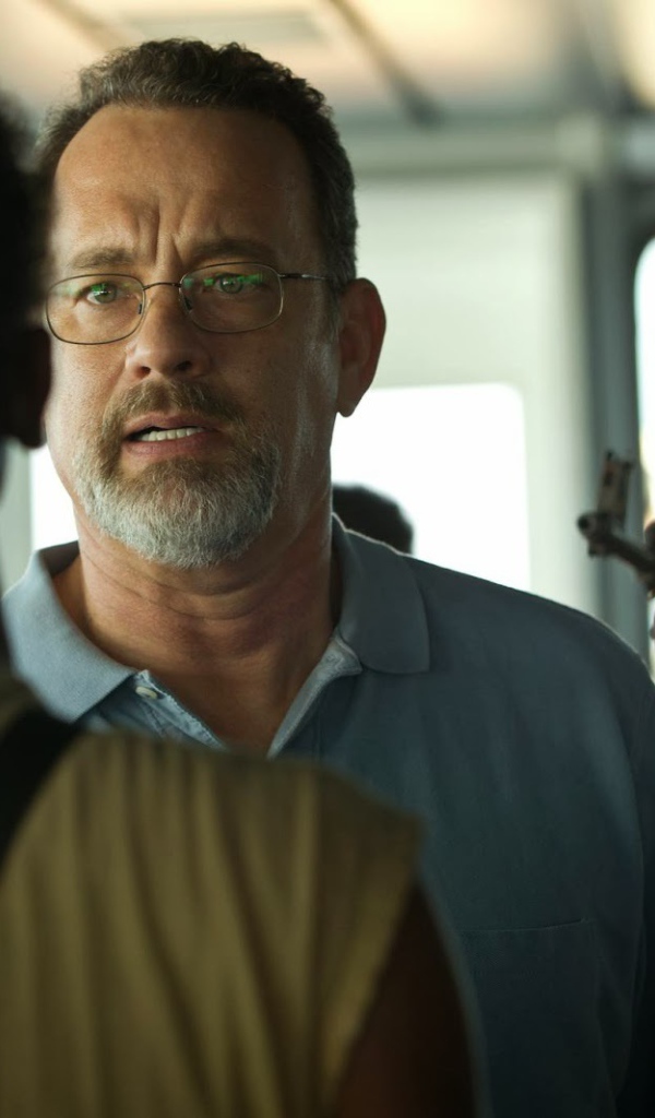 Капитан Филлипс главны герой говорит с пиратами