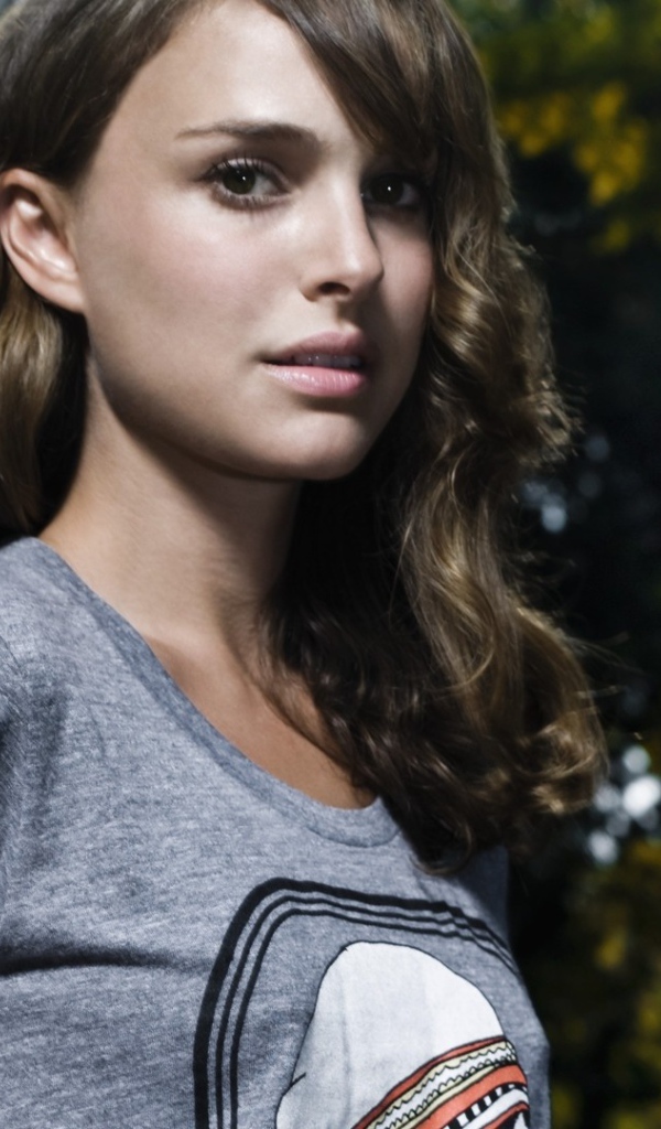 Natalie Portman in a t-shirt