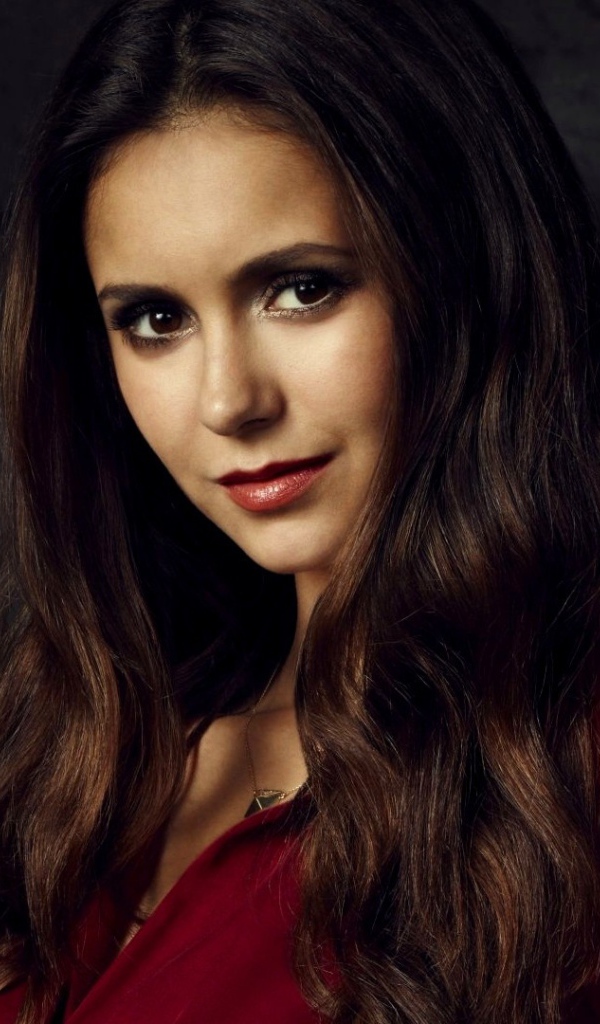 Актриса Нина Добрев