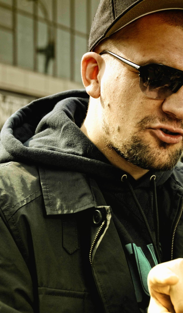 Basta в солнцезащитных очках