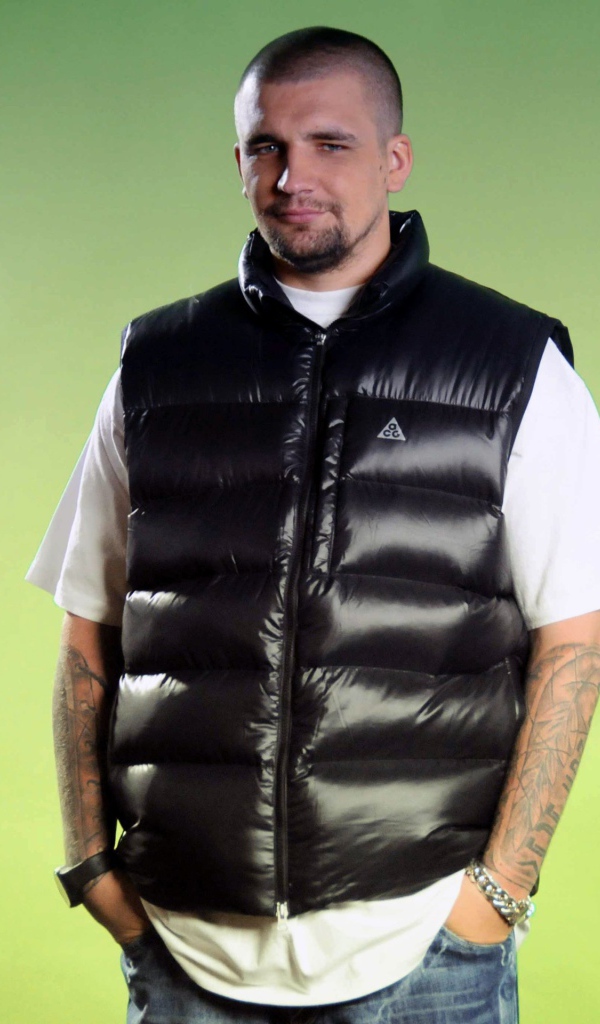 Basta на зеленом фоне