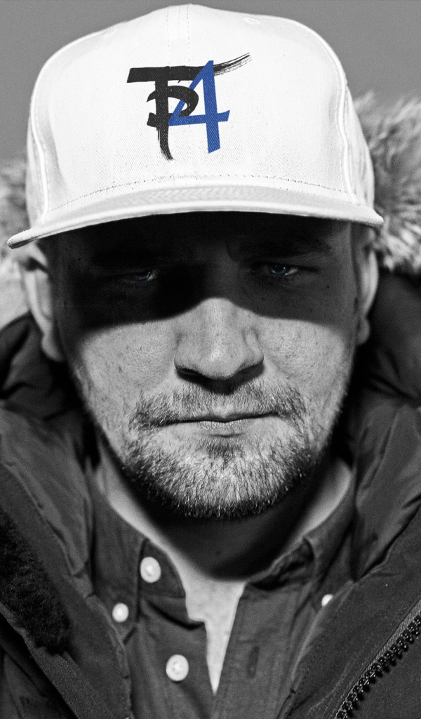 Баста в белой шапочке