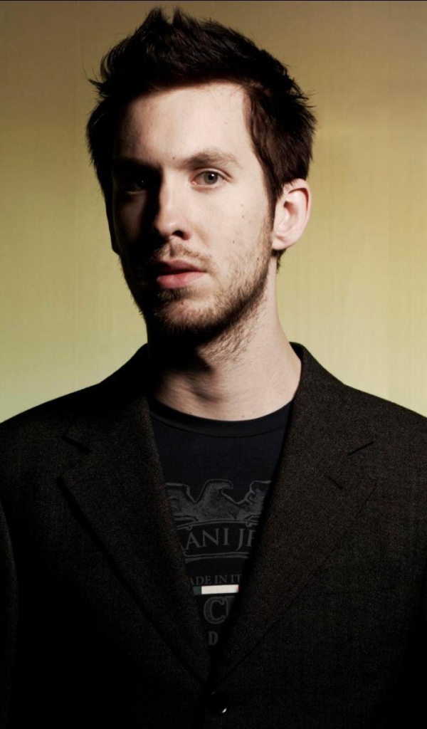 Calvin Harris на цветном фоне