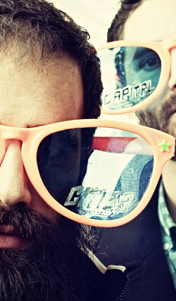 Capital Cities в очках