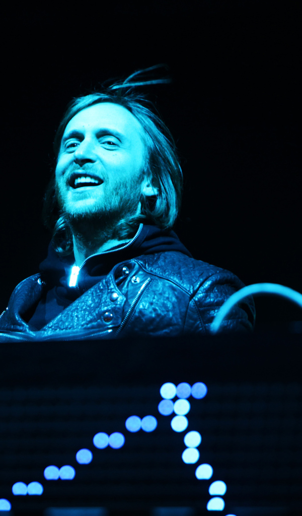 David Guetta смеется