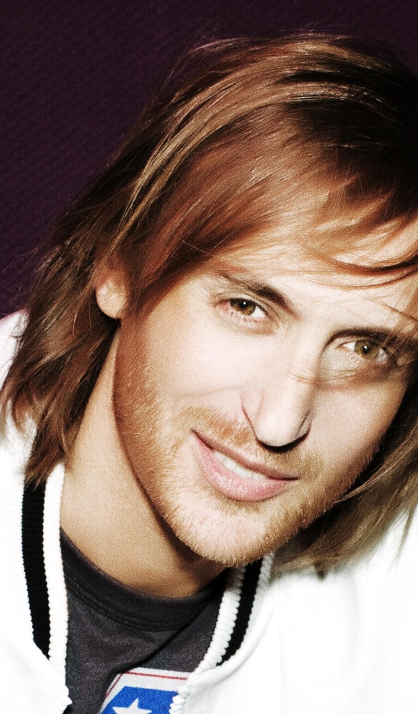 David Guetta улыбается