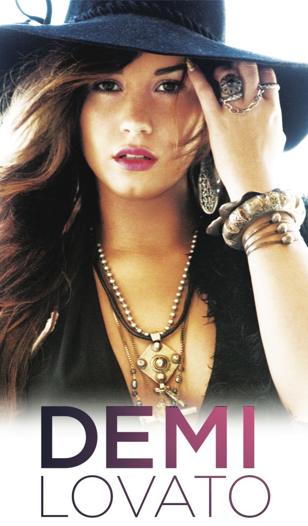 Demi Lovato в шляпке