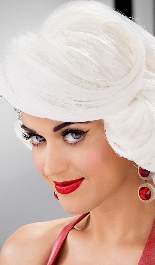 Кэти Перри с белыми волосами