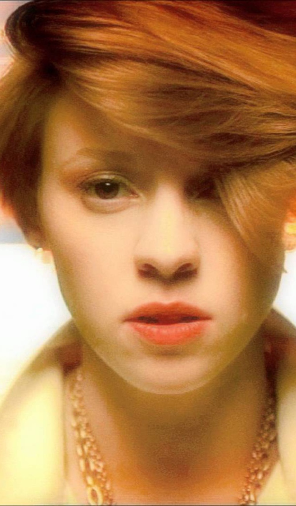 La Roux, недалеко от Солнечного озера