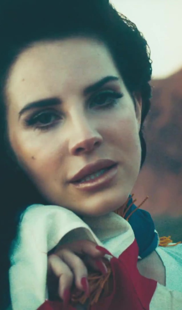 Lana Del Rey на ветру