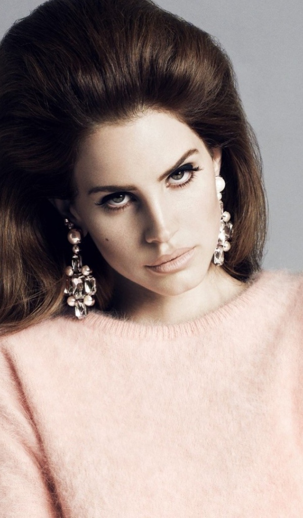 Lana Del Rey прекрасный розовый свитер