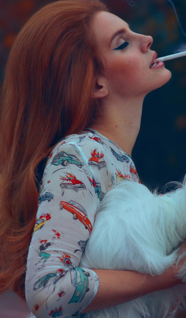 Lana Del Rey с щенком