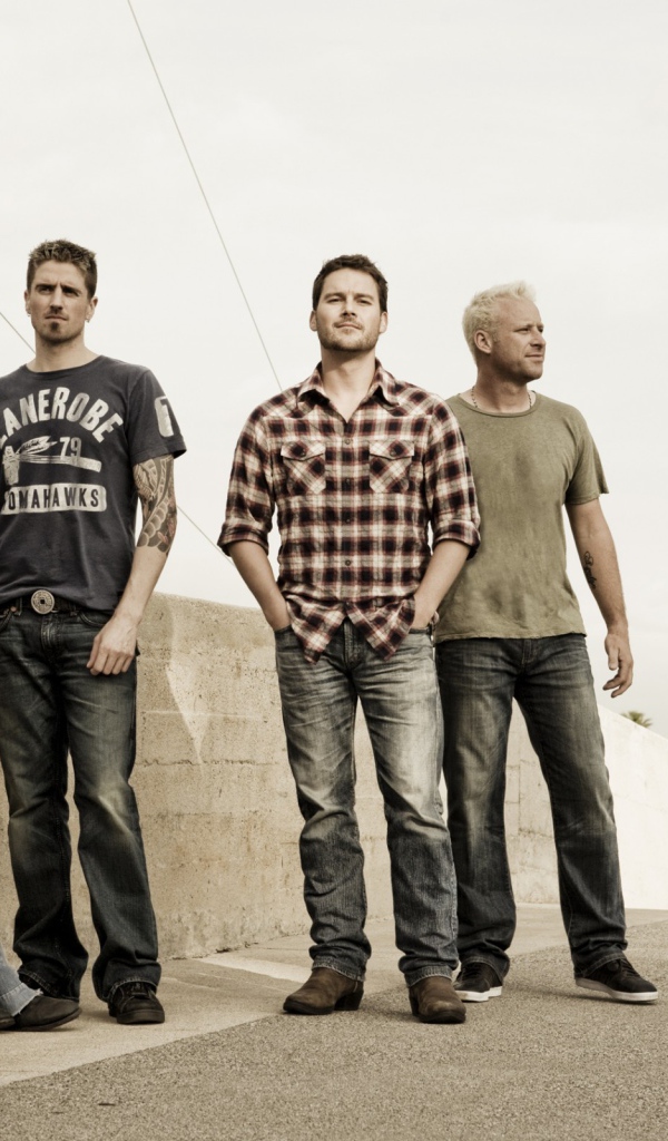 Никэлбек на улице