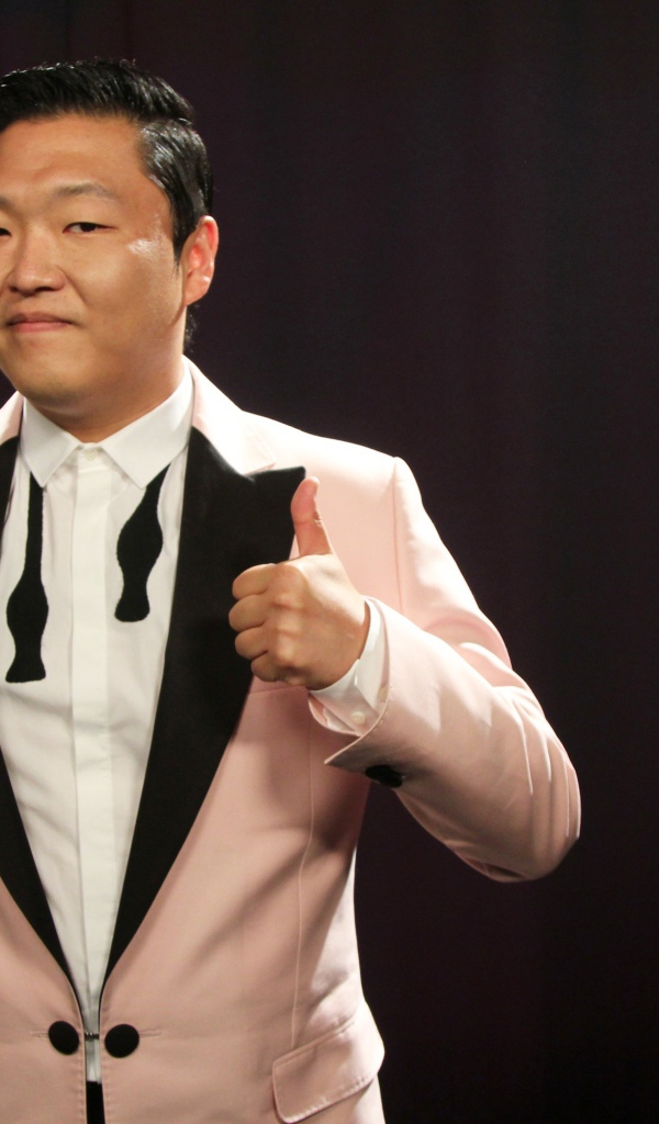 PSY в костюме