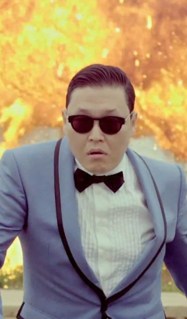 PSY на фоне взрыва