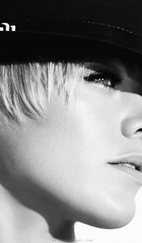 Pink в шляпке