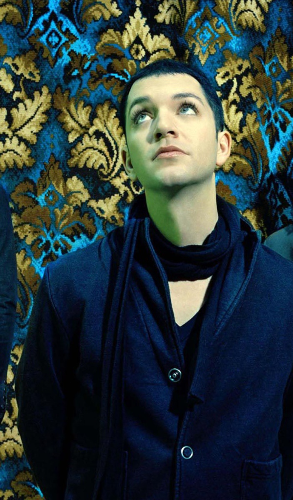 Placebo на разноцветном фоне