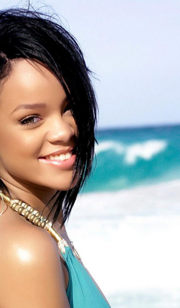Rihanna на берегу океана