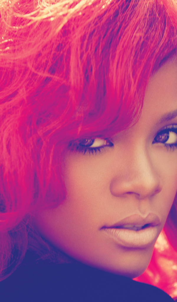 Рианна с красными волосами обои для рабочего стола