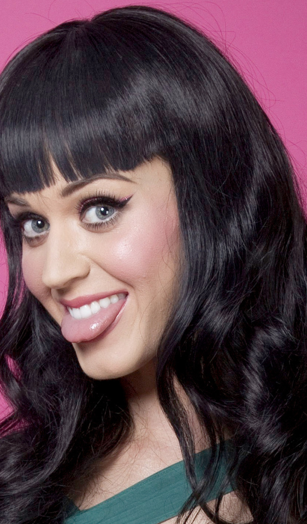 Певица Кэти Перри кривляется