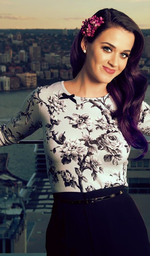 Певица Кэти Перри на фоне Сиднея