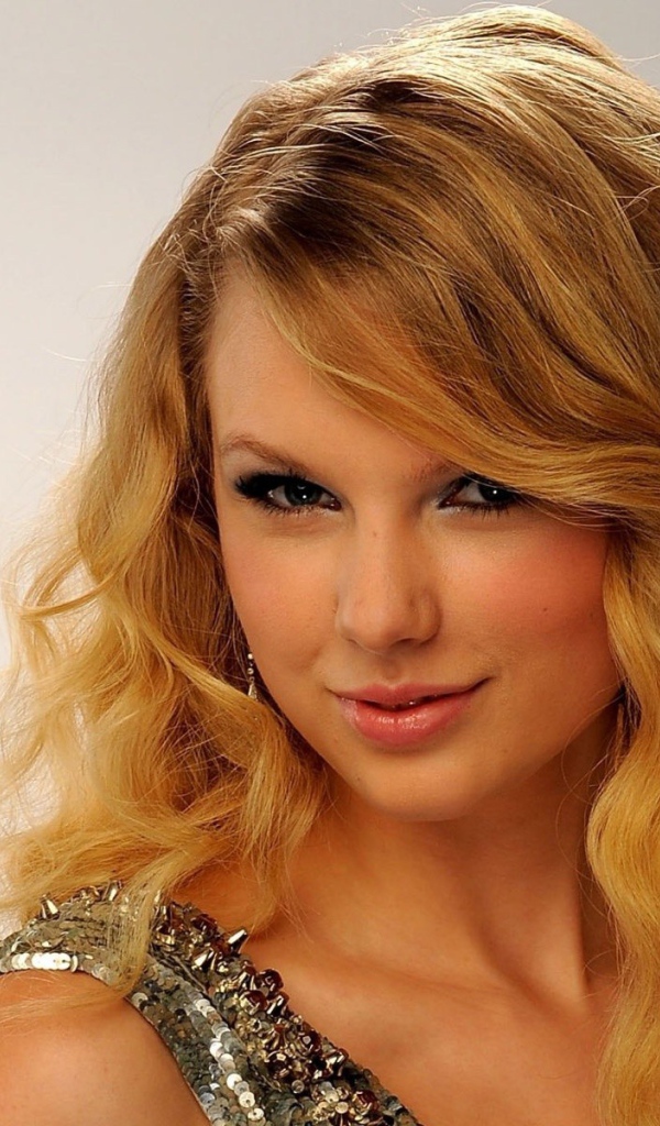 Taylor Swift красивые длинные волосы