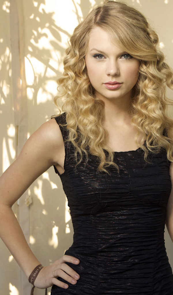 Taylor Swift в тени