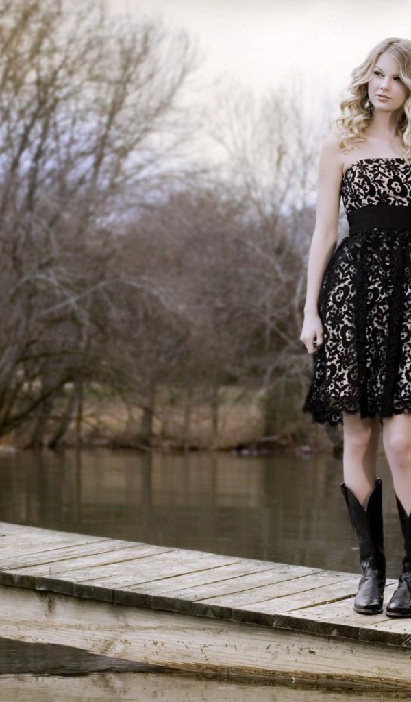 Taylor Swift на мосту