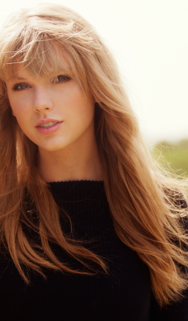 Taylor Swift на открытом воздухе