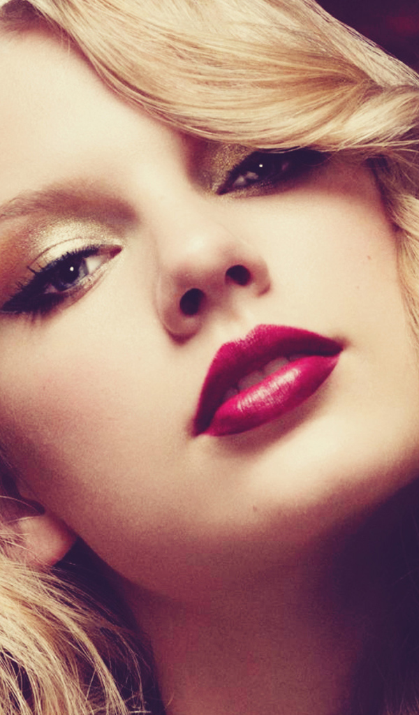 Taylor Swift красная помада