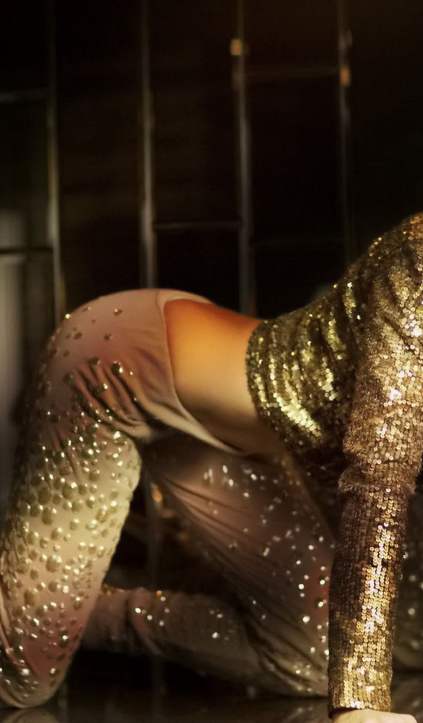 Вера Брежнева позирует