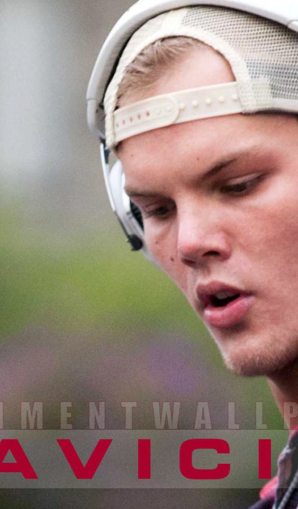 Avicii в наушниках