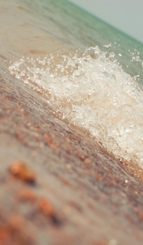 Волна у пляжа