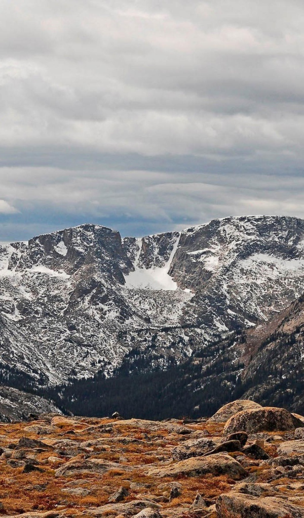 Вид на заснеженные горы